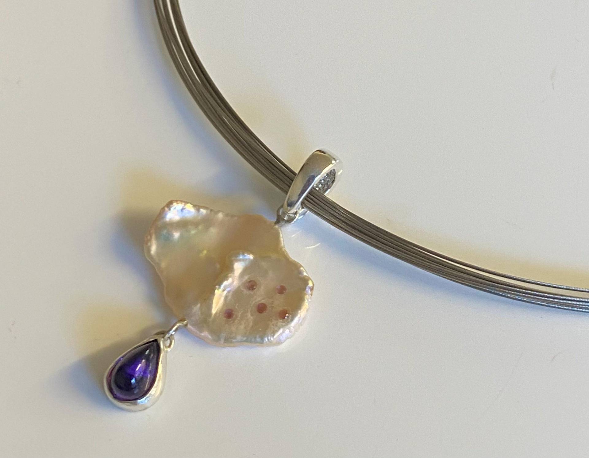 Keshi Perle Anhänger Mit Amethyst von RPSchmuckDesign