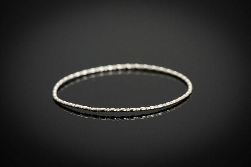 Silberner Armreif Aus Eierstabdraht von RPSchmuckDesign