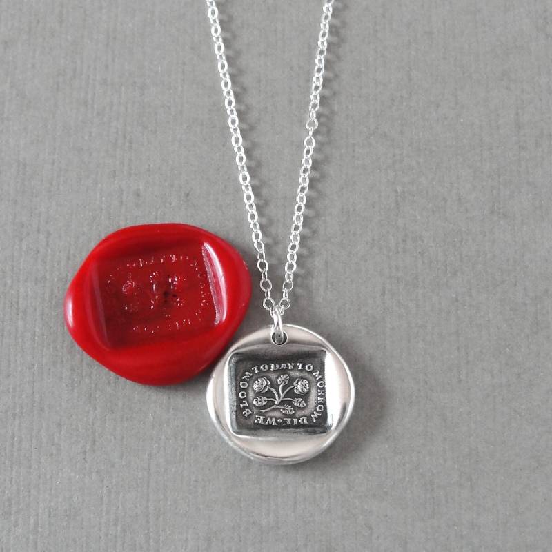 Bloom Today - Wachs Siegel Kette Mit Rosenknospen Antik Silber Schmuck Carpe Diem Motto Bloom Today - Wachs Siegel Kette Mit Rosenknospen Antik Silber Schmuck Carpe Diem Motto von RQPStudio