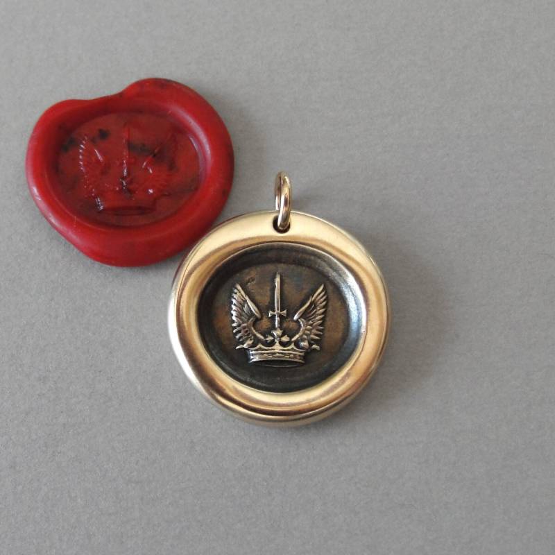 Wachs Siegel Charm Geschützte Stärke Erfolg - Antiker Schmuck Anhänger Geflügelte Krone Und Schwert Wachs Siegel Charm Geschützte Stärke Erfolg - Antiker Schmuck Anhänger Geflügelte Krone Und Schwert von RQPStudio