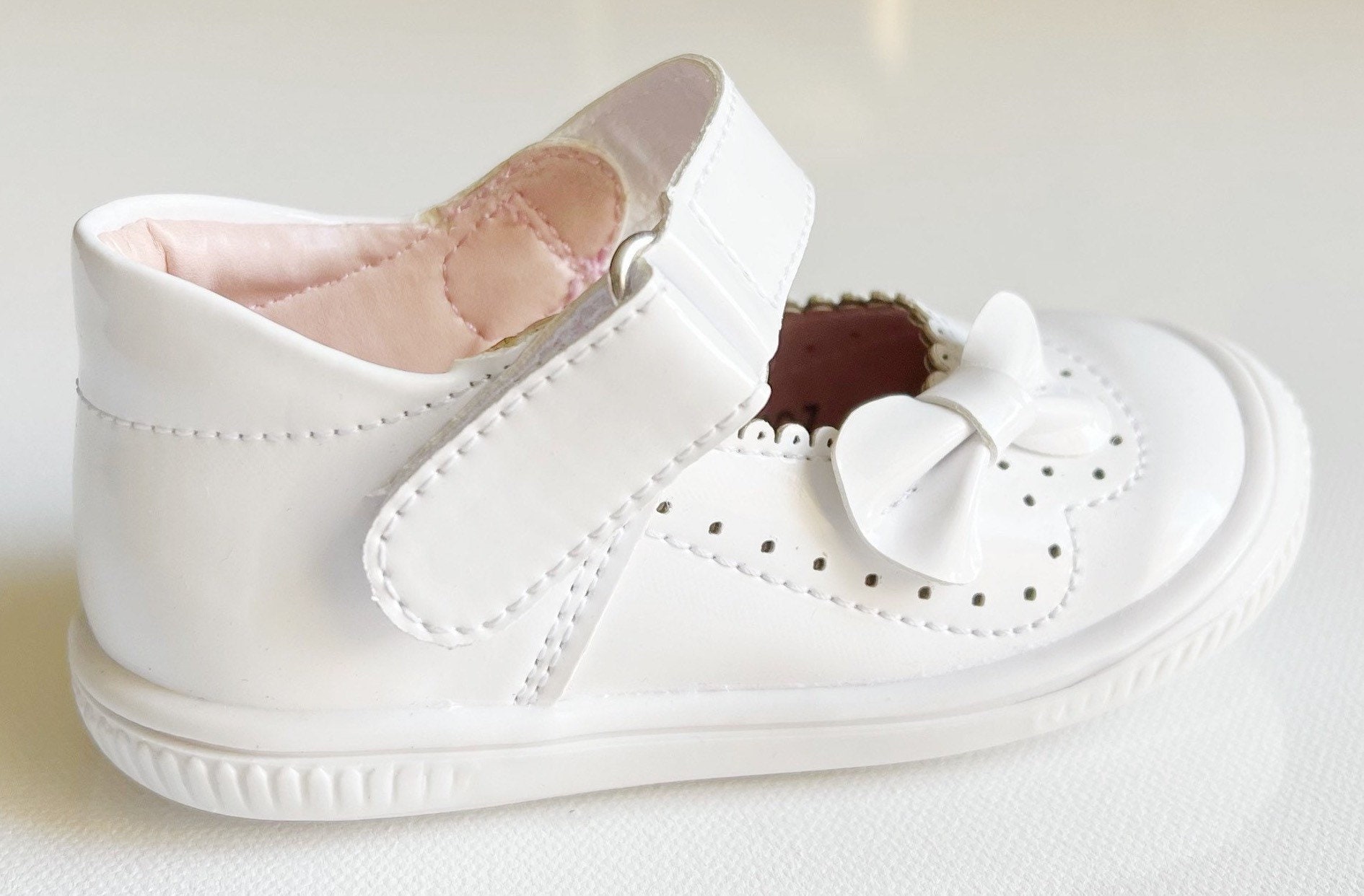 Schöne Baby Mädchen Schuhe 100% Leder Handgemacht | Niedliches Schleifenmuster |Ostertagsschuhe|Kleines Mädchenschuhe |Taufschuhe｜Kleinkind von RRFASHIONS