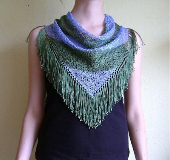 Grün Blau Handgestricktes Dreieckstuch/Quasten Schal Sommer Herbst Frühling Gestreifter Leichter Nur Ein Original Grün Blau Handgestricktes Dreieckstuch/Quasten Schal Sommer Herbst Frühling Gestreifter Leichter Nur Ein Original von RUKAMIshop