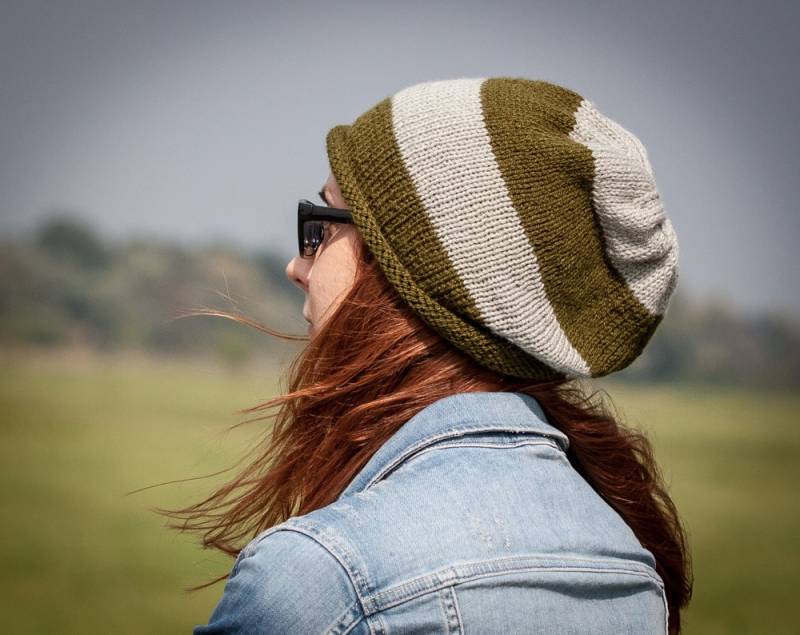 Khaki Grau Gestreifte Beanie Mütze/Handgestrickte Herbst Winter Unisex Dunkelgrün Graue Accessoires Geschenkidee von RUKAMIshop