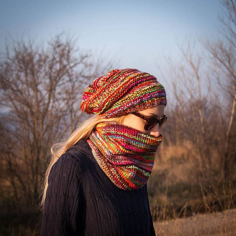 Mehrfarbiges 2Er Set Handgestrickt/Hippie Style Beanie + Warmer Gestrickter Halswärmer Mehrfarbiges 2Er Set Handgestrickt/Hippie Style Beanie + Warmer Gestrickter Halswärmer von RUKAMIshop