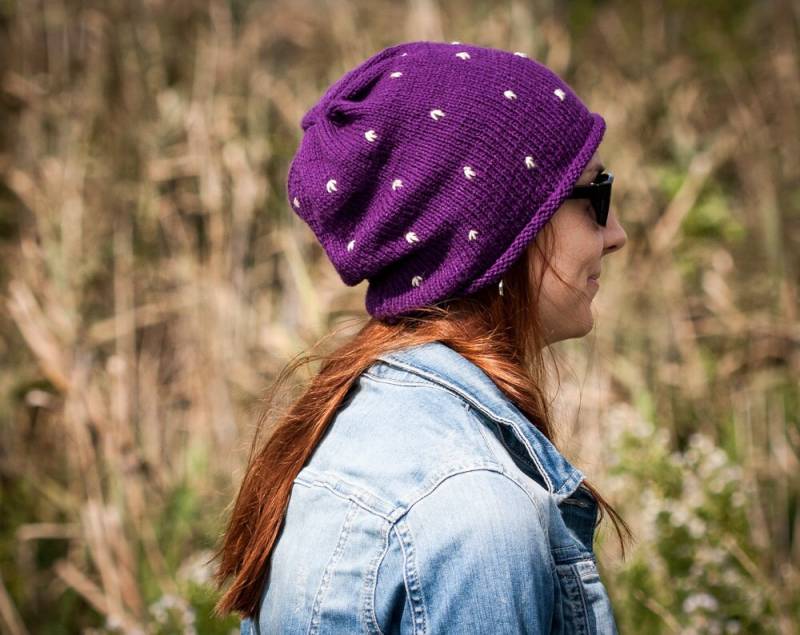 Violett Polka Slouchy Mütze Hut/Herbst Stricken Violett Mit Bestickten Punkten Urbanen Stil Märchen Fliegenpilz von RUKAMIshop