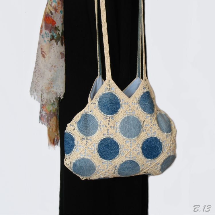 Boho Umhängetasche, Alltägliche Mittlere Geldbörse, Häkeln Handtasche, Jeans Creme Weiß Oma Quadrate Tasche, Frühling Sommer Sholder Tasche von RUMENA