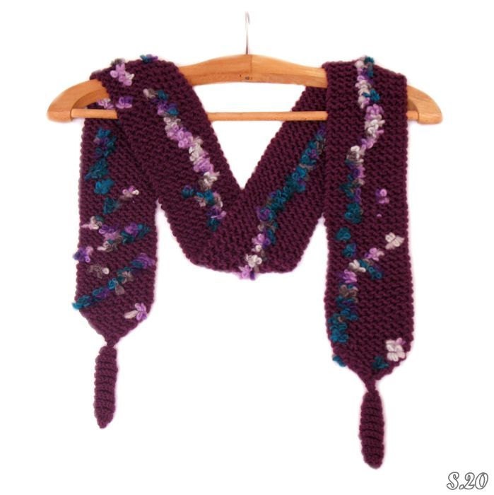 Lange Lila Schal Mit Bunten Dekoration, Winter Warmen Schal, Gestrickte Winterschal, Winter-Set, Weihnachtsgeschenk von RUMENA