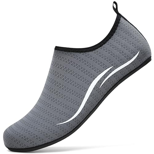RUOMU Badeschuhe Damen Herren Wasserschuhe Neoprenschuhe Strandschuhe Aquaschuhe Surfschuhe Schwimmschuhe Wassersportschuhe Barfuß Schuhe Bequem Hausschuhe (Grau,46 EU) von RUOMU