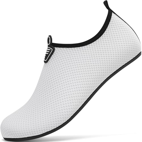 RUOMU Wasserschuhe Badeschuhe Damen Herren Schnell Trocknend Schwimmschuhe rutschfeste Aquaschuhe Leicht Strandschuhe Surfschuhe Barfußschuhe für Männer Frauen Beach Pool, Schwarz 36 EU von RUOMU