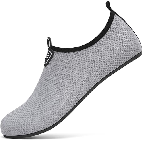 RUOMU Wasserschuhe Badeschuhe Damen Herren Schnell Trocknend Schwimmschuhe rutschfeste Aquaschuhe Leicht Strandschuhe Surfschuhe Barfußschuhe für Männer Frauen Beach Pool, Schwarz 38 EU von RUOMU