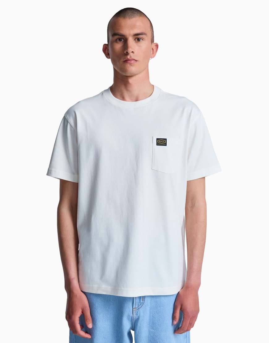 RVCA - Americana - T-Shirt in Antikweiß mit Brusttasche von RVCA