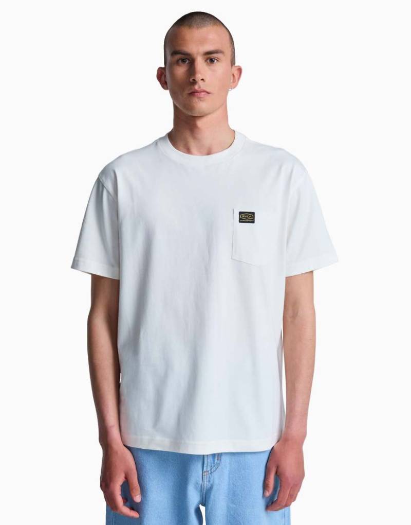 RVCA - Americana - T-Shirt in Antikweiß mit Brusttasche von RVCA