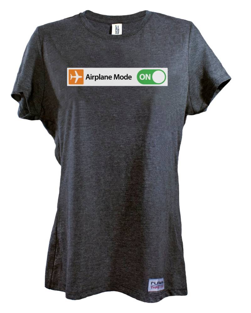 Frauen "Airplane Mode On' - Schwarzes Luftfahrt T-Shirt Von Runway Three-Six von RWY36