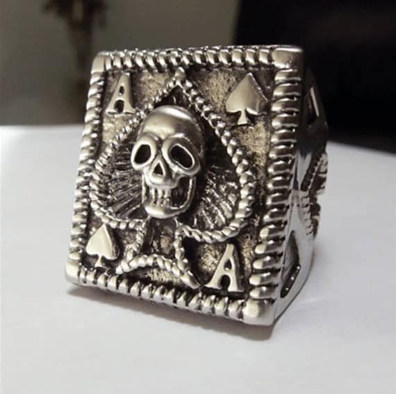 Ace Of Spades Poker Spieler Glücksring Edelstahl Seien Sie Möglicherweise Nicht Haben Ihre Größe Karte Passt Totenkopf Ring Biker Goth Badass von RXVrings
