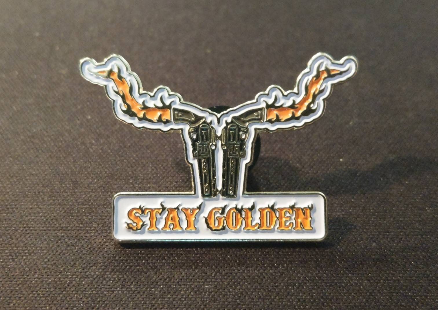 stay Goldener Emaille Pin stay Goldener Emaille Pin von RYNOPROPS