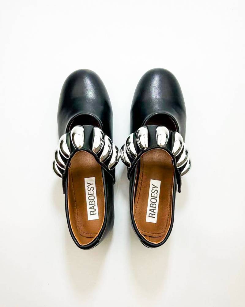 Eco Leder Runde Kappe Verstellbare Nieten Ballerinas | Weiche Faltbare Schwarze Ballettschuhe Schwarz Weiß Verstellbarer Gurt Ballet Mary Janes von Raboesy