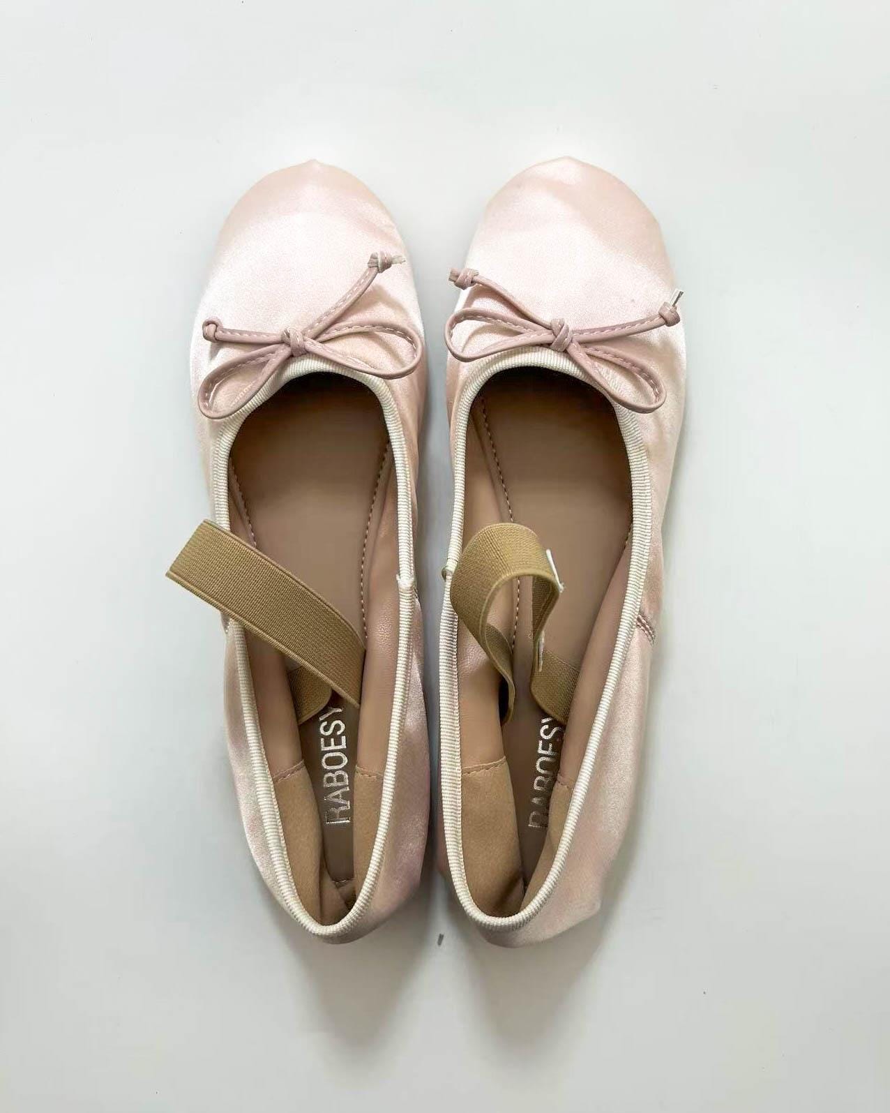 Satin Runde Zehenballerinas | Rosa Weiß Schwarze Faltbare Ballerinas Toe Bow Ballettschuhe Retro Niedlichen Stil Satin Runde Zehenballerinas | Rosa Weiß Schwarze Faltbare Ballerinas Toe Bow Ballettschuhe Retro Niedlichen Stil von Raboesy
