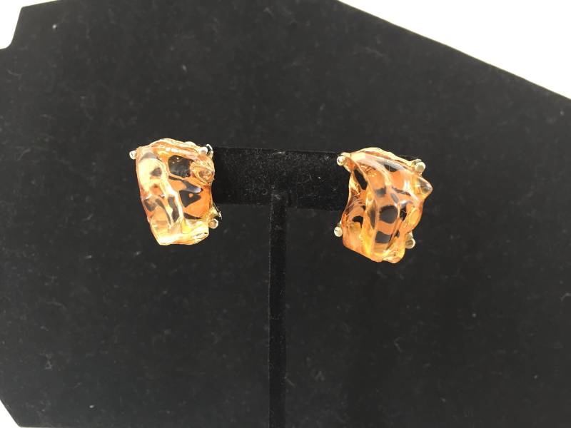 Lucite Ohrringe Abstrakte Form. 3D-Form. Tiger Stripes von RabsNicoleRelics