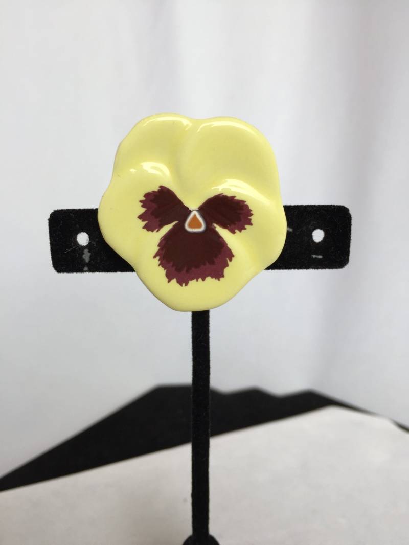 Vintage Avon Gelbe Stiefmütterchen Blumenbrosche. Keramik Brosche von RabsNicoleRelics