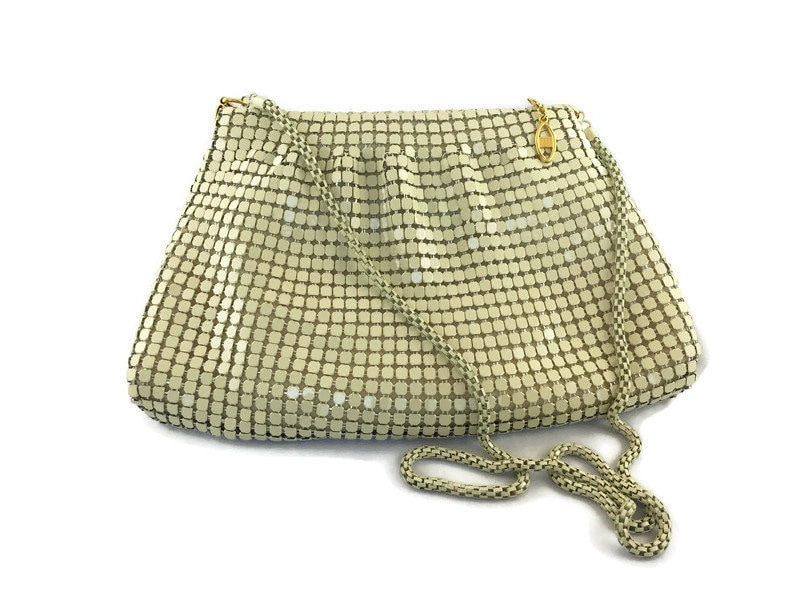 Vintage Creme Metall Mesh Schultertasche Goldfarbene Akzente Kettenriemen Retro 80Er Jahre Handtasche Klassisch Elegant Geldbörse von RabsNicoleRelics