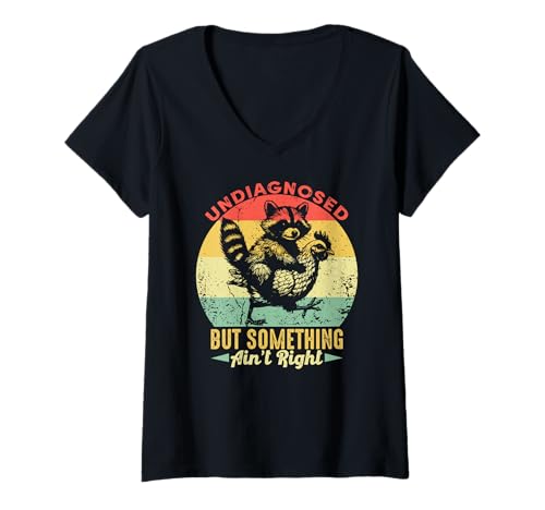 Damen Undiagnosed But Something Ain't Right Lustiges Waschbär-Huhn T-Shirt mit V-Ausschnitt von Raccoon Chicken Saying Gift