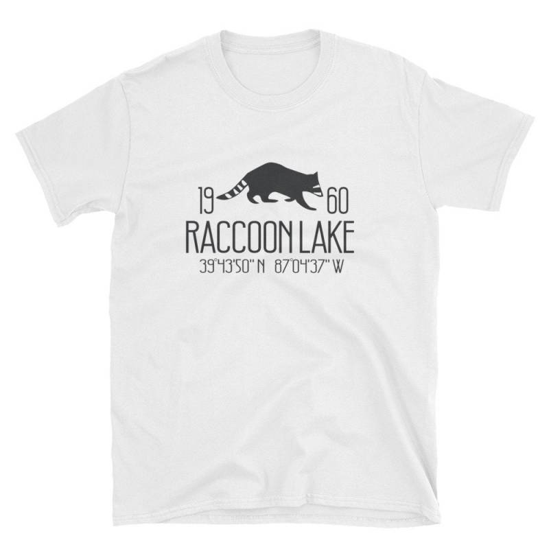 Raccoon Lake Koordinaten Gildan Kurzärmeliges Unisex-T-Shirt von RaccoonLakeShop