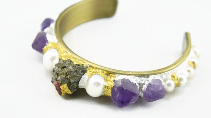 Betäubung, Lux Amethyst, Manschette Pyrit, Süßwasserperle, Ruby Und Gold Rohe Edelstein Armband Betäubung, Lux Amethyst, Manschette Pyrit, Süßwasserperle, Ruby Und Gold Rohe Edelstein Armband von RachelNaderDesign