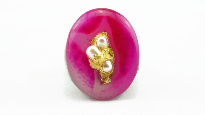 Tragbare Kunst Hand Gemeißelt Aussage Ring Handgemalten Druzy Und Perlenring Gold Getaucht Größe 6 Tragbare Kunst Hand Gemeißelt Aussage Ring Handgemalten Druzy Und Perlenring Gold Getaucht Größe 6 von RachelNaderDesign