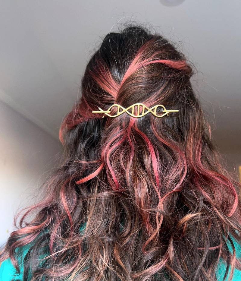 Handgefertigte Doppel Helix Doppelhelix Haarspange Mit Doppel von RachelPfefferDesigns