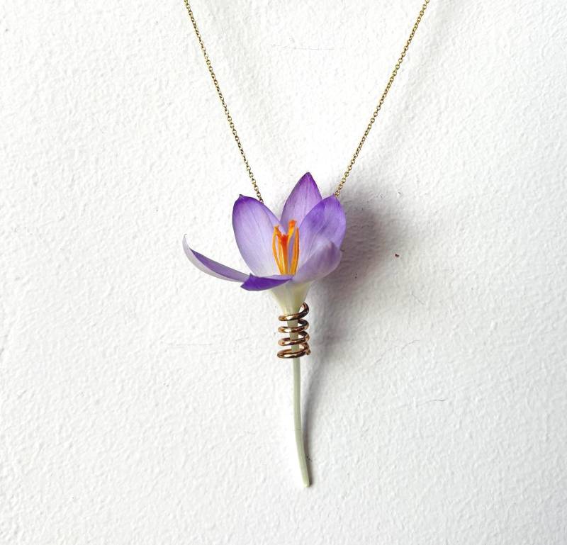 Muttertag Handgemachte Blumen Halter Tussie Mussie Braut Halskette Sommer Coil Anhänger in 14K Goldfill Oder Silber Mit Ohne Geburtsstein von RachelPfefferDesigns