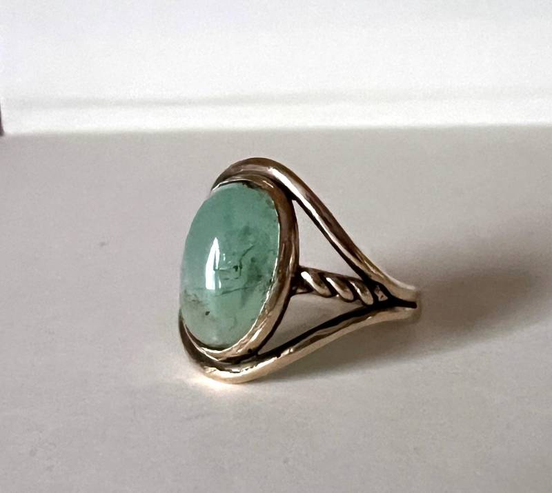 Handgemachter Geflochtener Statementring Aus 14K Gold Mit Vintage Smaragd von RachelPfefferDesigns