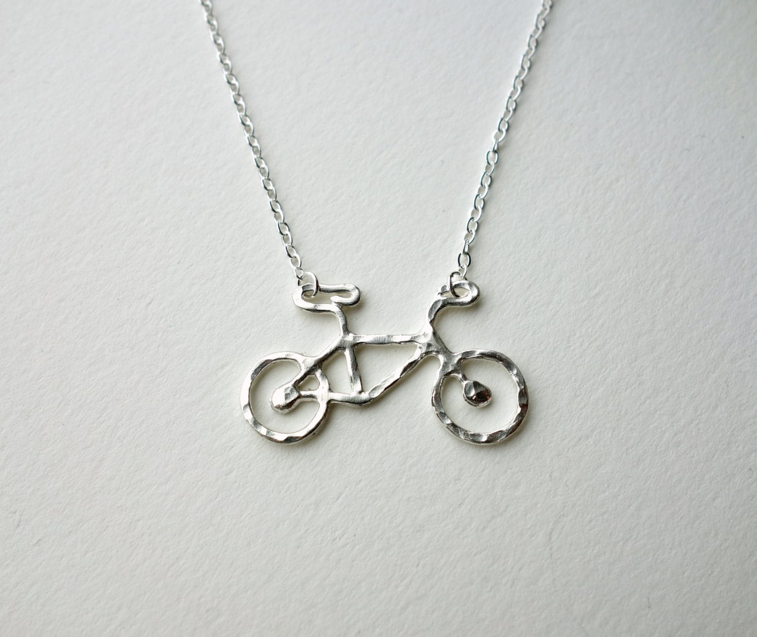 Handgemachter Kleiner Sterlingsilber Fahrrad-Anhänger Von Rachel Pfeffer Handgemachter Kleiner Sterlingsilber Fahrrad-Anhänger Von Rachel Pfeffer von RachelPfefferDesigns