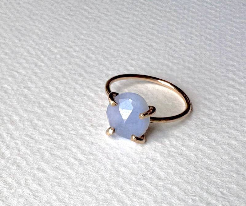 Rosecut Periwinkle Chalcedon Ring in 14K Goldfill Handgefertigt von RachelPfefferDesigns