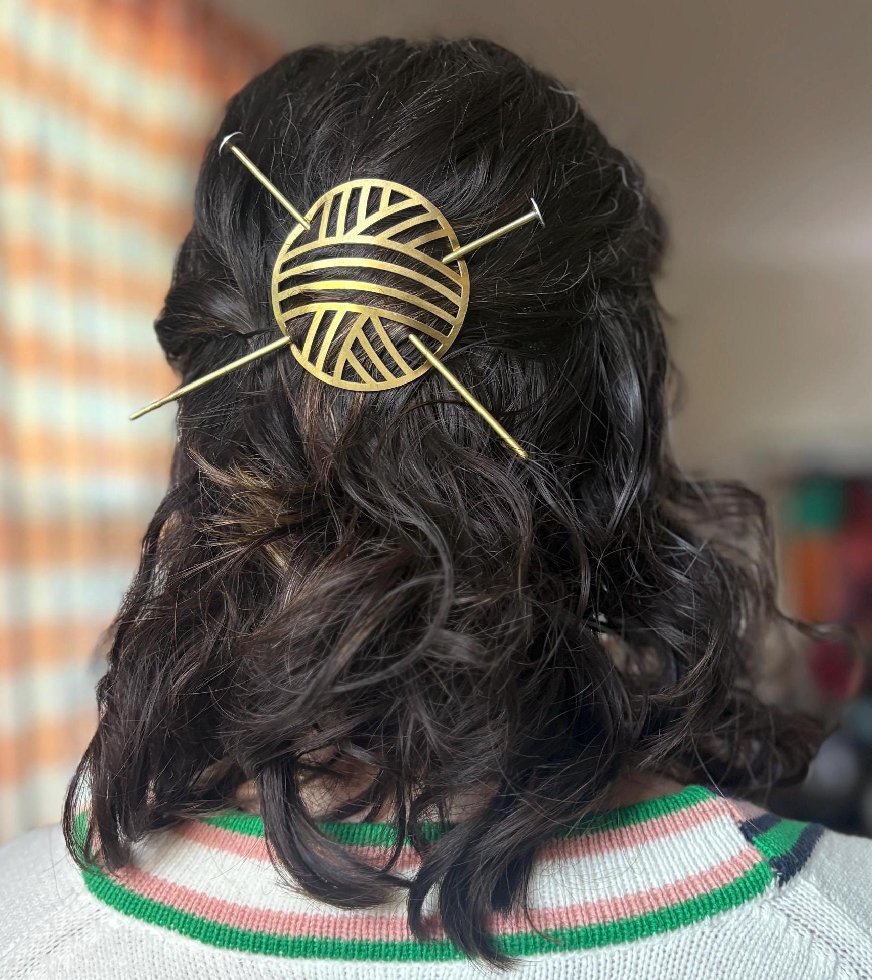 Wollknäuel Oder Wolle Messing Haarnadel Mit Zwei Haarstäben Stricker Haarspange Wollknäuel Oder Wolle Messing Haarnadel Mit Zwei Haarstäben Stricker Haarspange von RachelPfefferDesigns
