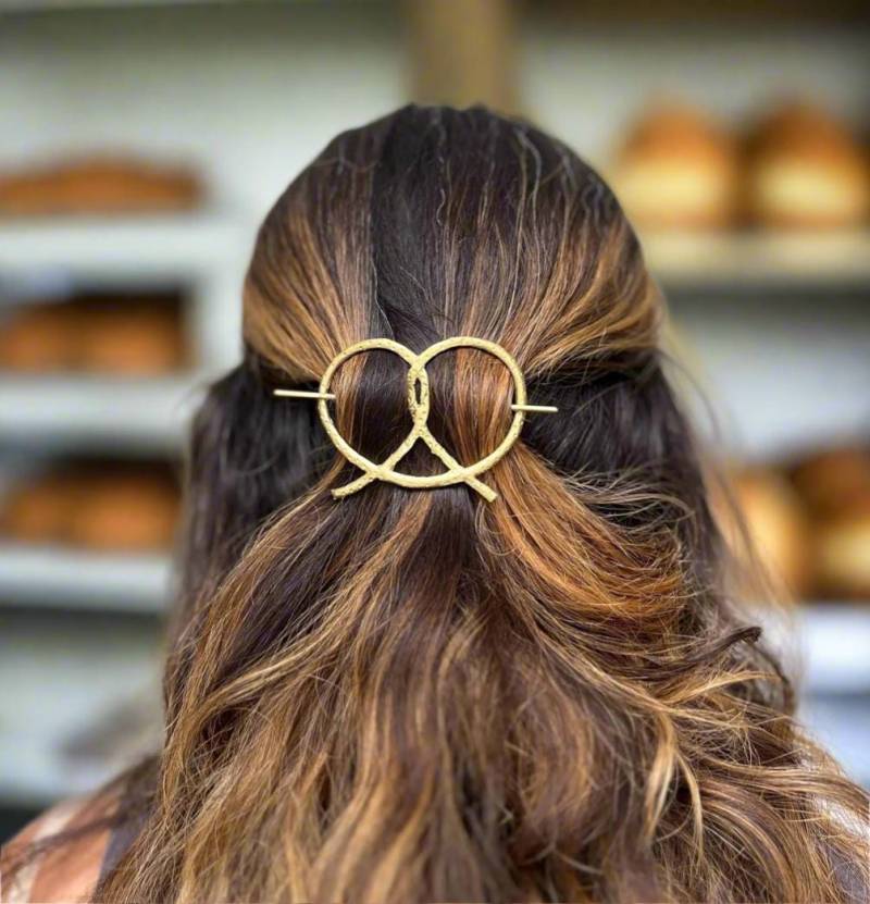 Wunderschöne Weiche Brezel Haarspange Aus Massivem Messing - Handgemacht Von Rachel Pfeffer Super Pretzel Hairclip // von RachelPfefferDesigns
