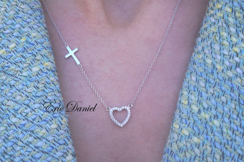 Seitlich Kreuz Halskette Mit Herz Anhänger in Sterling Silber Oder Gelbgold. Zirkonia Für Frau Mädchen von Rachveli
