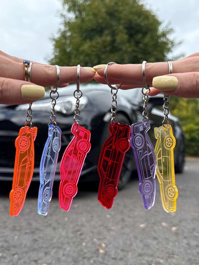 Auto Schlüsselanhänger Personalisierte Silhouette - Geschenk Für Autofans/Autoliebhaber Acryl von RacingNationDE
