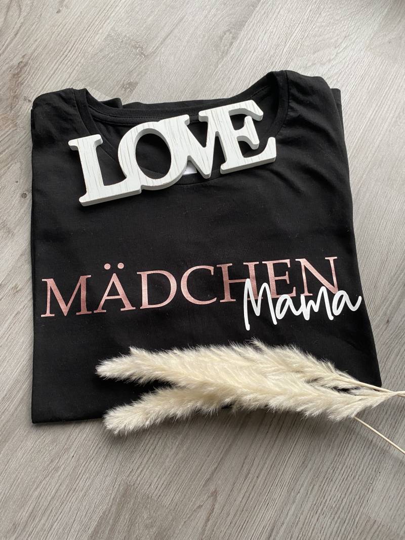 Mädchenmama | Mama T-Shirt Muttertagsgeschenk Mom Shirt Statementshirt Mom von Rackertouille