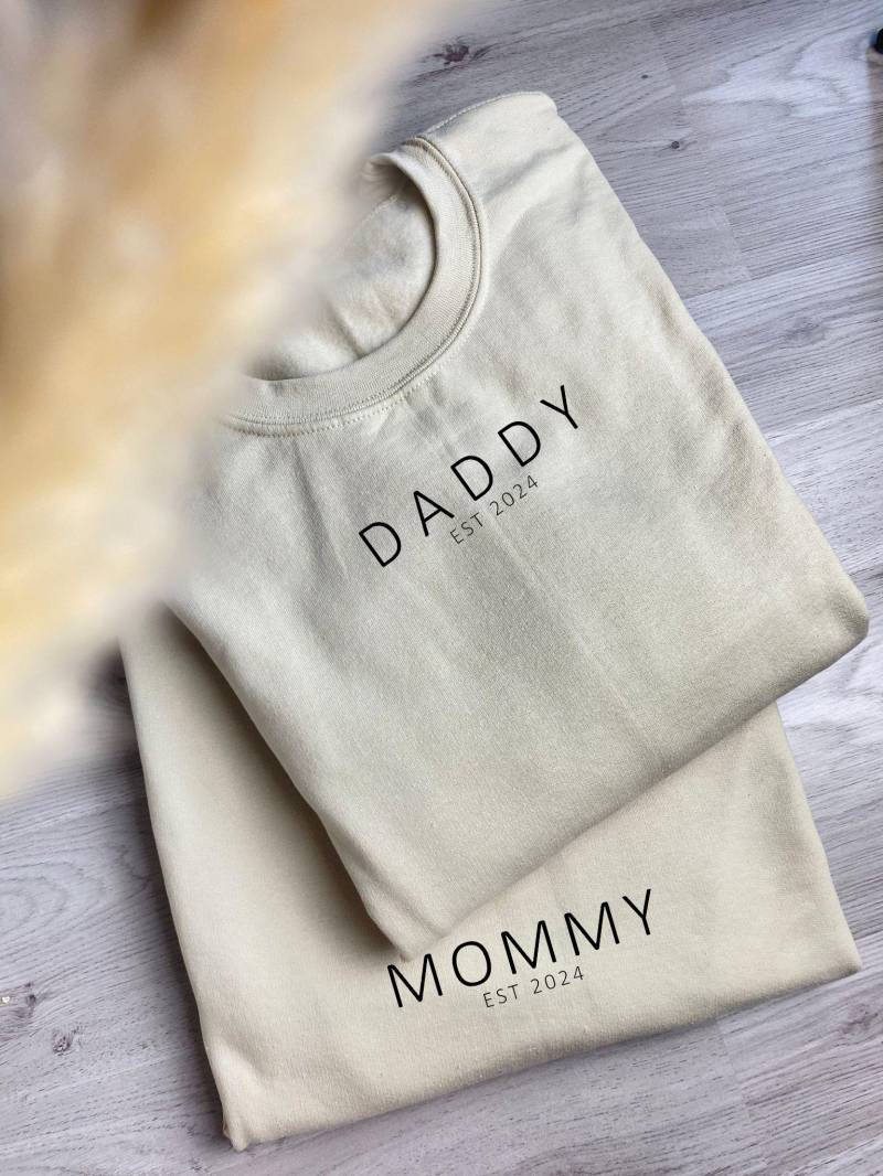 Mommy/Daddy Sweater| Mama Pullover | Personalisiert Personalisiertes Muttertagsgeschenk Mom Geburt Beige Baumwolle Geschenk von Rackertouille