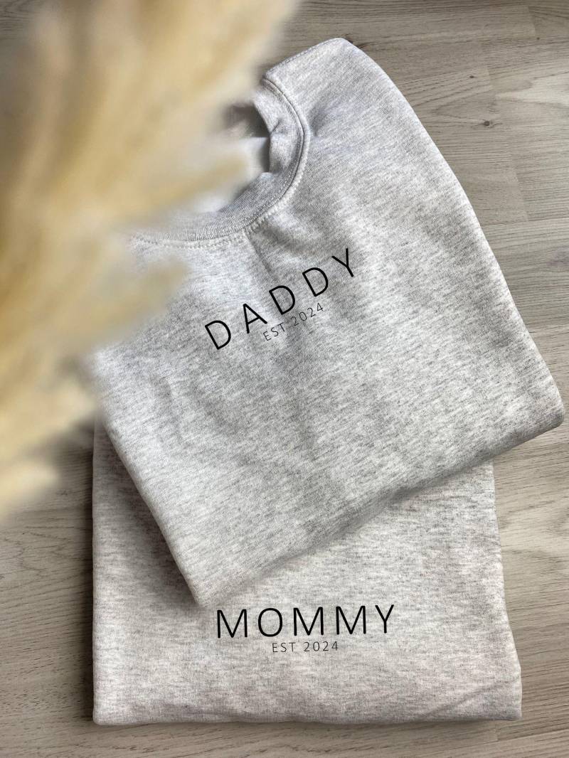 Mommy/Daddy Sweater| Mama Pullover | Personalisiert Personalisiertes Muttertagsgeschenk Mom Geburt Beige Baumwolle Geschenk von Rackertouille