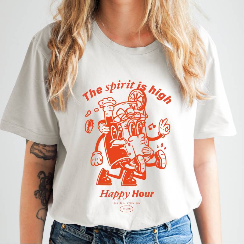 Happy Hour T-Shirt, Rot, The Spirit Is High, Unisex-T-Shirt, Sommer-Shirt, Geschenkidee, Retro-Shirt Fun Shirt Drinking Red Happy Hour T-Shirt, Rot, The Spirit Is High, Unisex-T-Shirt, Sommer-Shirt, Geschenkidee, Retro-Shirt Fun Shirt Drinking Red von RadAndYellow