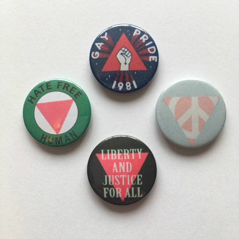 Lgbt Gay Lesbian Pride Anstecker Vintage Style Pink Triangle Retro Lgbt Gay Lesbian Pride Anstecker Vintage Style Pink Triangle Retro von RadBadgesUK