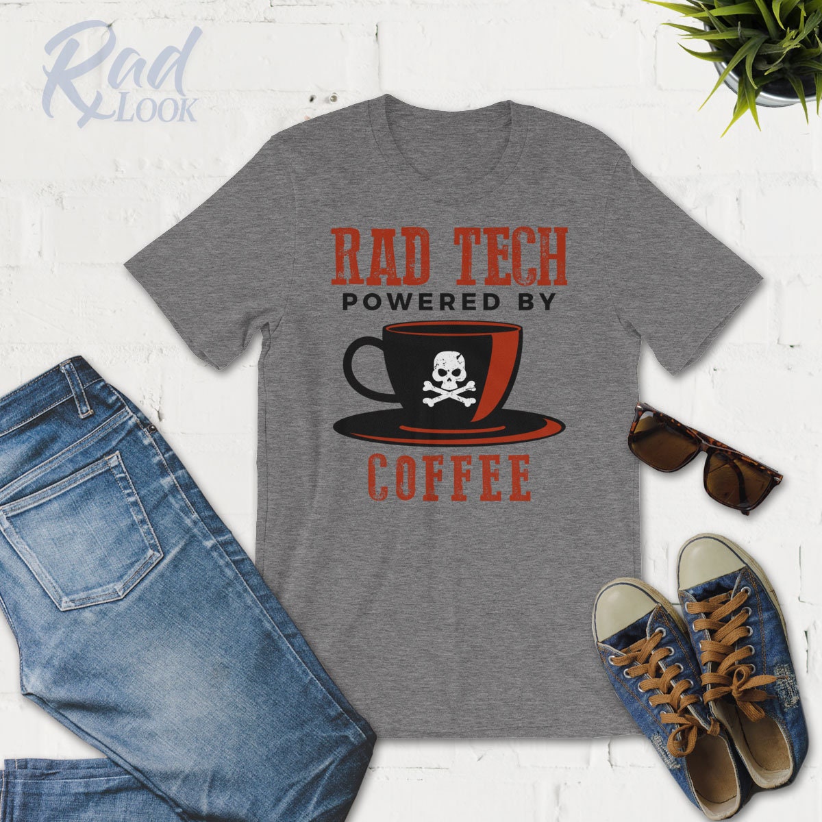 Rad Tech Powered By Coffee - Mens Radiologie Shirt Geschenke Röntgentechnik Techs Shirts Rad Tech Powered By Coffee - Mens Radiologie Shirt Geschenke Röntgentechnik Techs Shirts von RadLook