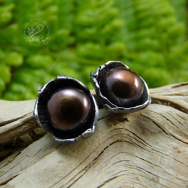 Braune Perle Ohrstecker, Ohrringe, Metal Clay, Brautschmuck, Brautjungfer Süßwasserperlen, Hochzeit Ohrringe von RadeckaArt