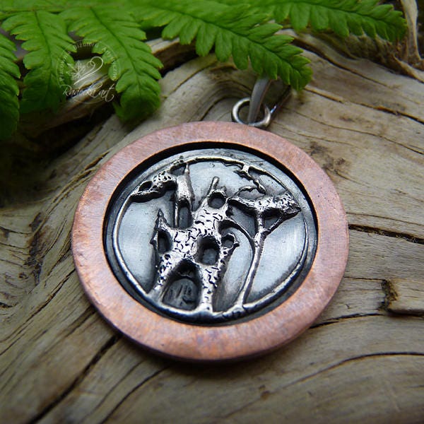 Halloween-Anhänger, Beängstigend, Halloween Schmuck, Kupfer Halloween-Geschenk, Silberschmuck, Happy Halloween, Kreisanhänger von RadeckaArt