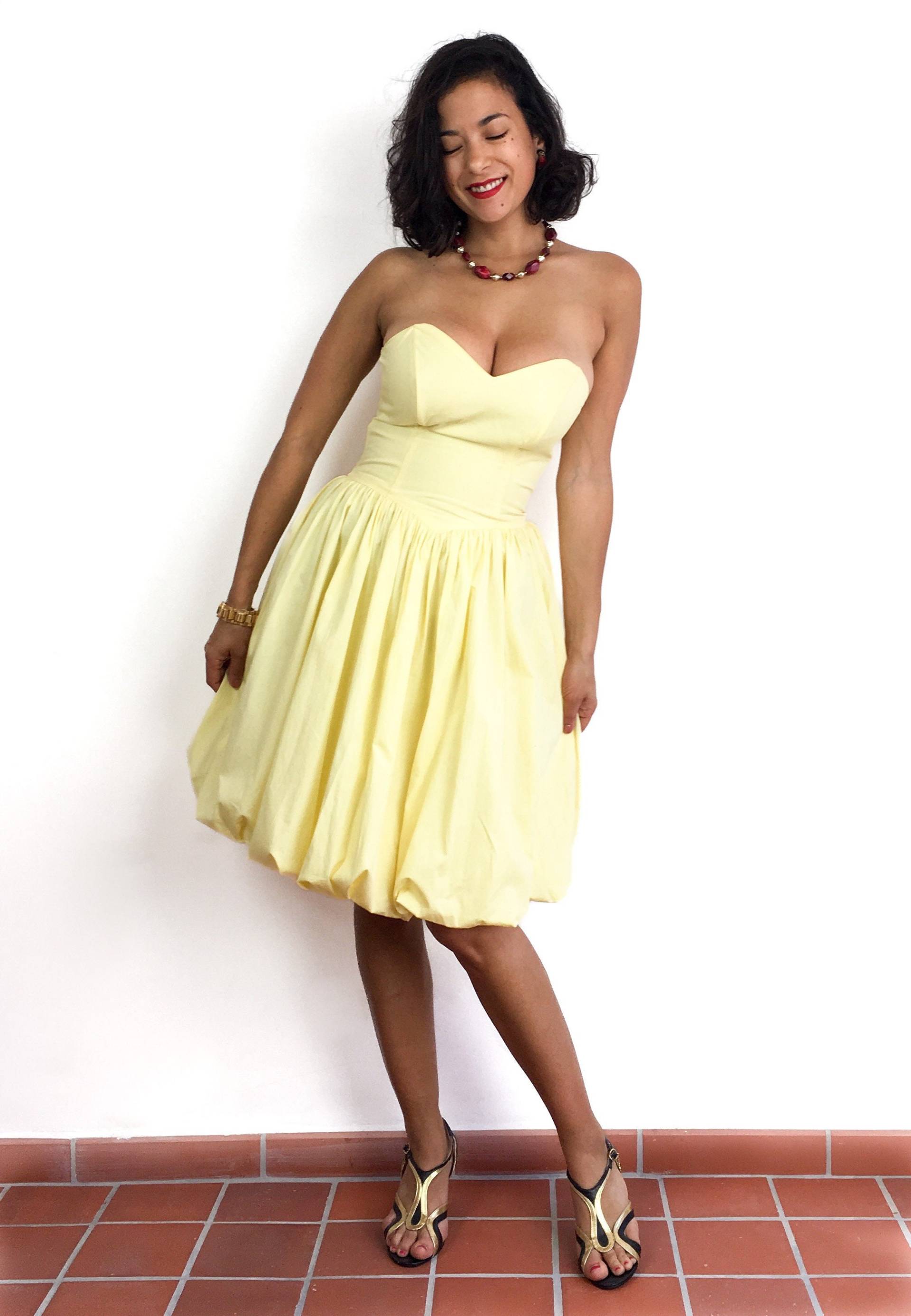 80Er Hellgelbes Vintage Cocktailkleid. Trägerlos/Ärmellos Und An Der Büste Verkabelt. Super Puffig. Prinzessin Form. Große Schleife. Größen S Bis M von RadicalSilk