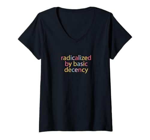 Damen Lustiger Demokratie-Spruch Radikalisiert durch Basic Decency T-Shirt mit V-Ausschnitt Damen Lustiger Demokratie-Spruch Radikalisiert durch Basic Decency T-Shirt mit V-Ausschnitt von Radicalized By Basic Decency Gift