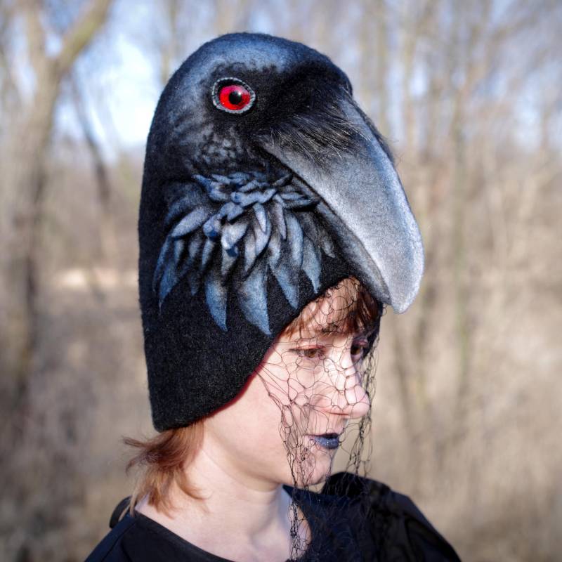 Handgemachte Nadel Gefilzte Raben Mütze Couture Vogel Kopfschmuck ~ Tier Kostüm - Maske Einzigartige Gothic Mode Handgemachte Nadel Gefilzte Raben Mütze Couture Vogel Kopfschmuck ~ Tier Kostüm - Maske Einzigartige Gothic Mode von RaeSwon