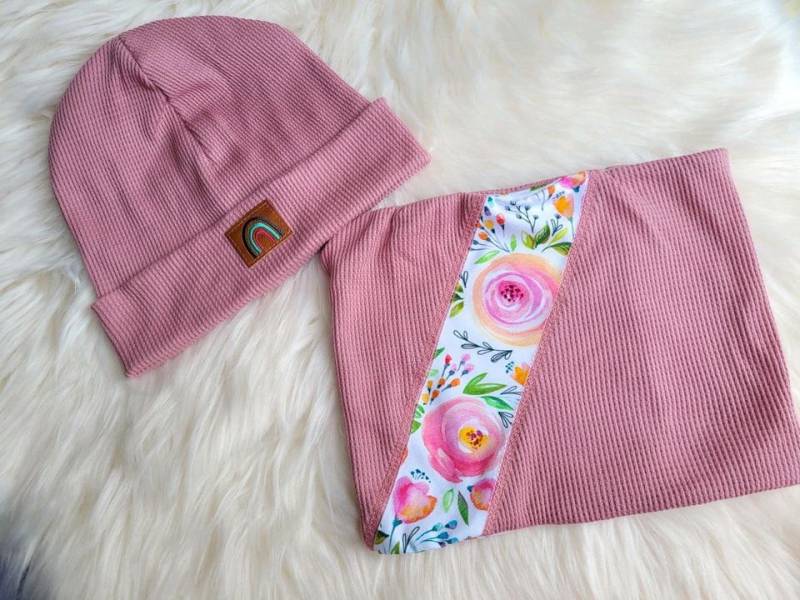 Handmade Set Mütze Und Schal B-Ware Gr. 52-54 Neu Selbstgenäht Regenbogen Blumen von Raeuberling