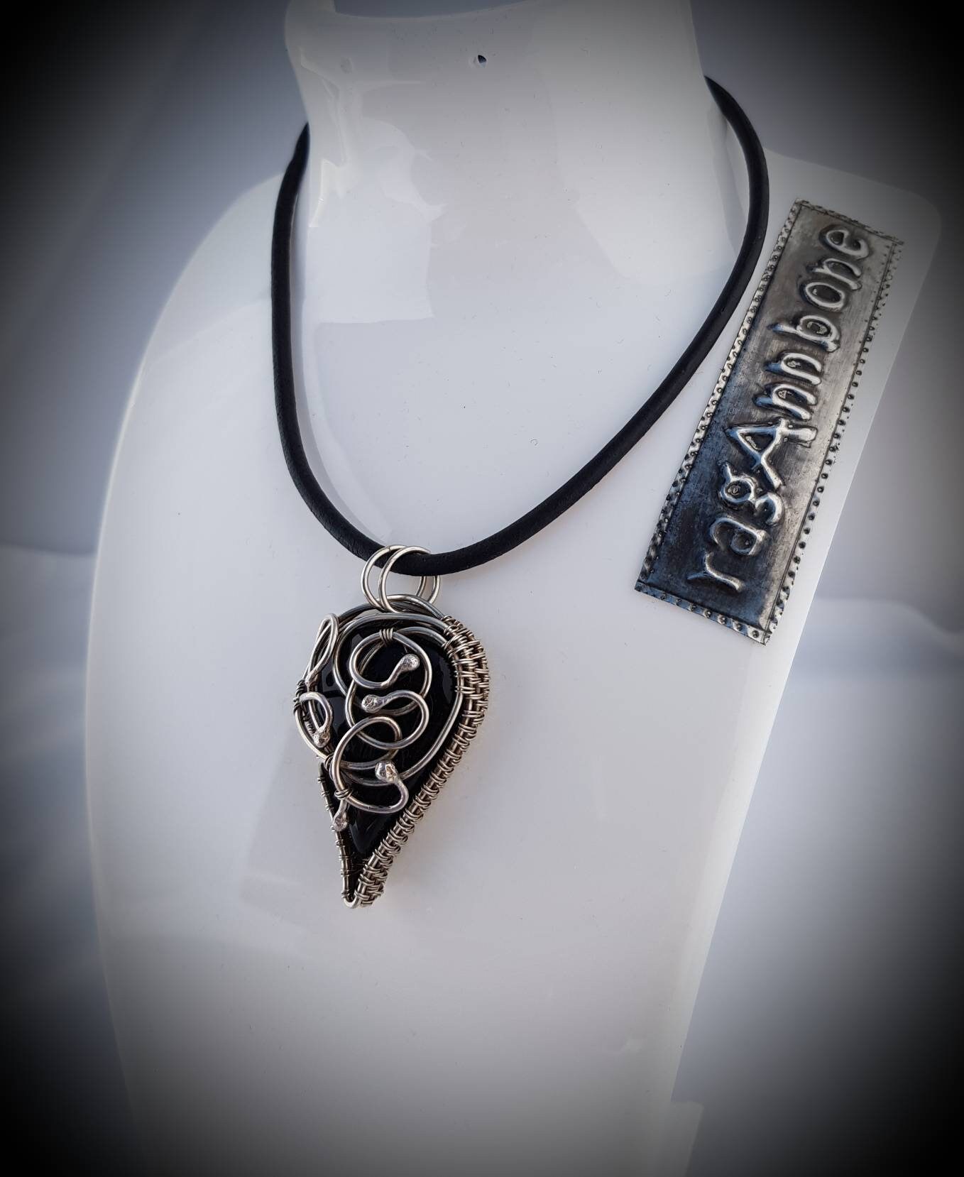 sterling Silberdraht Umwickelt Halskette Mit Schwarzem Onyxstein sterling Silberdraht Umwickelt Halskette Mit Schwarzem Onyxstein von RagAnnBone